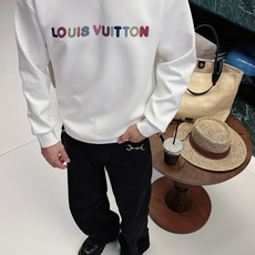 LV 2026秋冬🆕男士字母标识套头太空棉卫衣 经典OS版型,简约而不失格调.日常运动休闲商务毫无压力🐰客供太空针织棉, LV 2026秋冬🆕男士字母标识套头太空棉卫衣 经典OS版型,简约而不失格调.日常运动休闲商务毫无压力🐰客供太空针织棉,