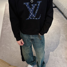 LV 2026秋冬🆕男士字母标识套头太空棉卫衣 经典OS版型,简约而不失格调.日常运动休闲商务毫无压力🐰客供太空针织棉, LV 2026秋冬🆕男士字母标识套头太空棉卫衣 经典OS版型,简约而不失格调.日常运动休闲商务毫无压力🐰客供太空针织棉,