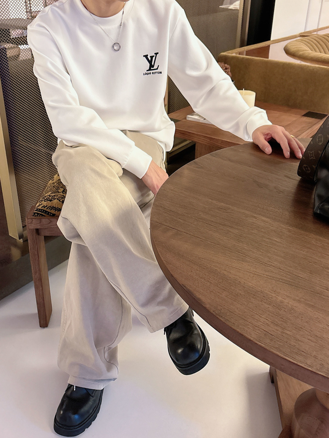 LV 2026秋冬🆕男士字母标识套头太空棉卫衣 经典OS版型,简约而不失格调.日常运动休闲商务毫无压力🐰客供太空针织棉, LV 2026秋冬🆕男士字母标识套头太空棉卫衣 经典OS版型,简约而不失格调.日常运动休闲商务毫无压力🐰客供太空针织棉,