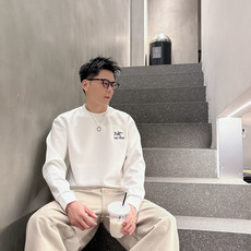 始祖鸟 2026秋冬🆕男士字母标识套头太空棉卫衣 经典OS版型,简约而不失格调.日常运动休闲商务毫无压力🐰客供太空针织棉 始祖鸟 2026秋冬🆕男士字母标识套头太空棉卫衣 经典OS版型,简约而不失格调.日常运动休闲商务毫无压力🐰客供太空针织棉
