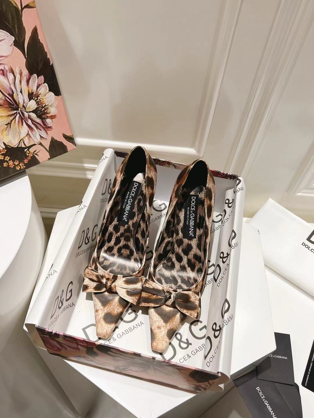 NO:168075,Original material, genuine leather outsole, sheepskin insole, size 35-42. Two heels height 10 cm 6.5 cm 3.5 cm, high heels, high heels, sheepskin, Leather soles19860909原版材料,真皮大底,羊皮鞋垫,35-42码数 两种跟高10 cm 6.5cm 3.5cm,高跟鞋,high heels,sheepskin,Leather soles,Women's Shoes