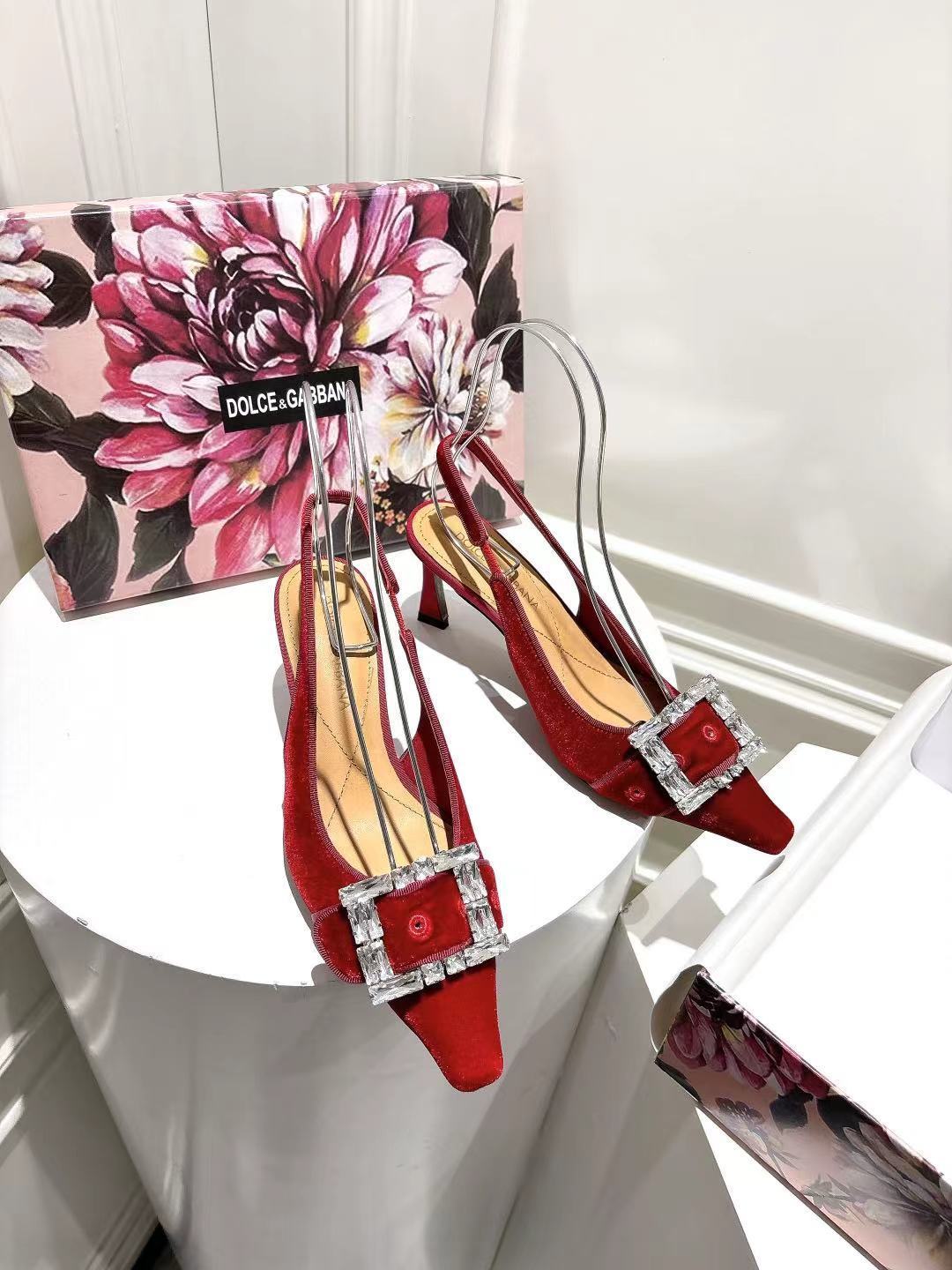 NO:247784,New 35-42 size genuine leather sole, small square toe gold velvet fabric sheepskin inner footbed, high heels sandals, sandals, high heels, sheepskin, Leather soles19860909新款 35-42码数真皮大底,小方头金丝绒面料 羊皮内里垫脚,高跟鞋凉鞋,sandals,high heels,sheepskin,Leather soles,Women's Shoes