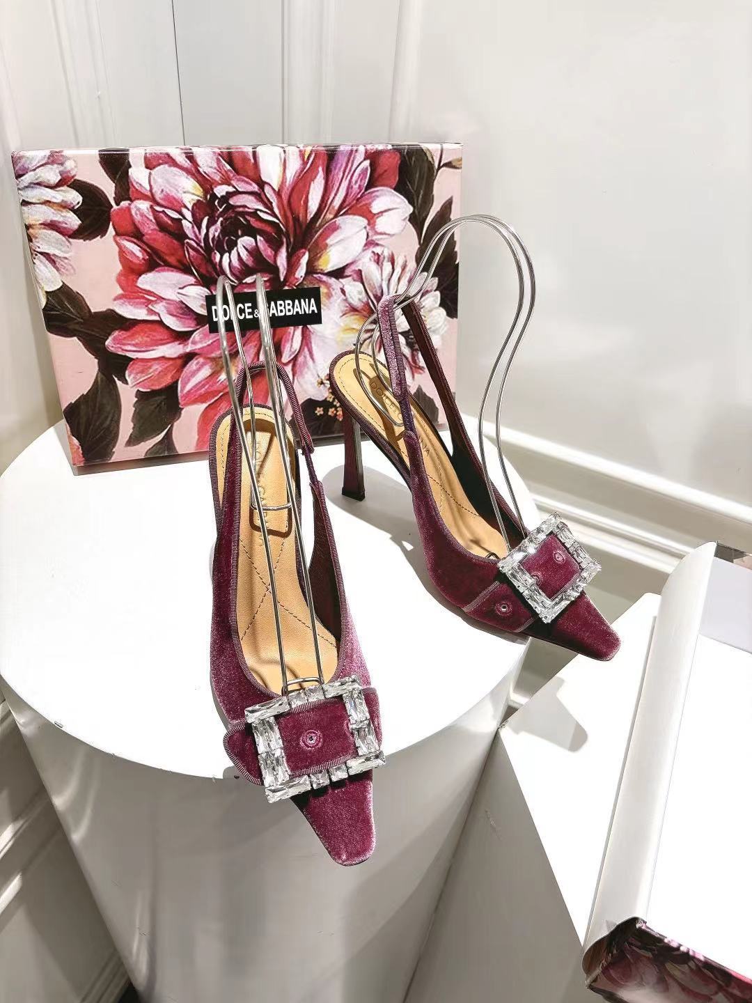 NO:247777,New 35-42 size genuine leather sole, small square toe gold velvet fabric sheepskin inner footbed, high heels sandals, sandals, high heels, sheepskin, Leather soles19860909新款 35-42码数真皮大底,小方头金丝绒面料 羊皮内里垫脚,高跟鞋凉鞋,sandals,high heels,sheepskin,Leather soles,Women's Shoes