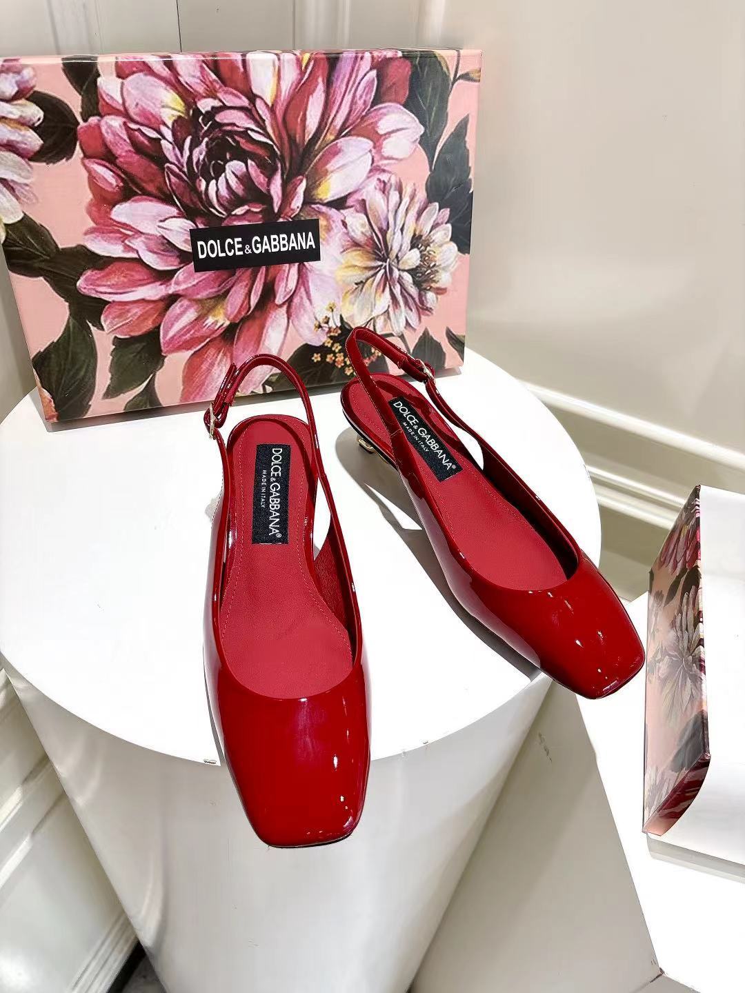 NO:247789,dg new 35-42 size genuine leather sole, one-to-one open mold heel, patent leather sheepskin fabric footbed, sandals, Dolce & Gabbana, sandals, sheepskin, Leather soles19860909dg新款35-42码数真皮大底,一比一开模鞋跟,漆皮面羊皮面料垫脚,凉鞋,Dolce&Gabbana,sandals,sheepskin,Leather soles,Women's Shoes