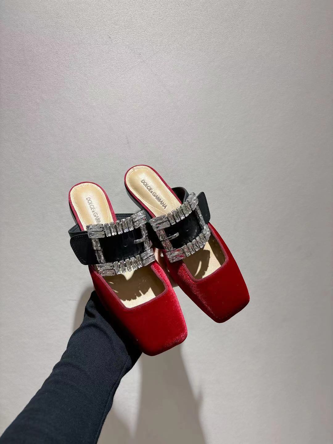 NO:252225,DG new model 35-42 sizes velvet original fabric sheepskin footbed inside genuine leather sole, semi-torque, Dolce & Gabbana, sheepskin, Leather soles19860909dg新款35-42码数 丝绒原版面料 羊皮垫脚内里 真皮大底,,半拖,Dolce&Gabbana,sheepskin,Leather soles,Women's Shoes