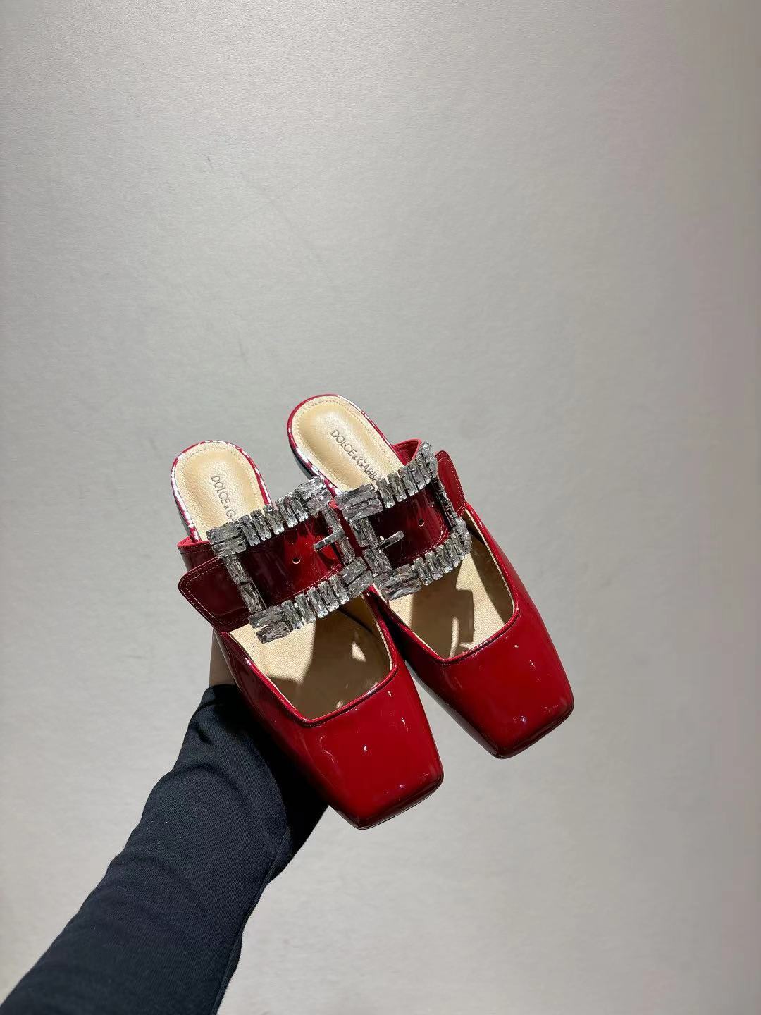 NO:252229,DG new model 35-42 sizes, original ox patent leather fabric, sheepskin footbed, genuine leather soles, semi-drag, Dolce & Gabbana, sheepskin, Leather soles19860909dg新款35-42码数 牛漆皮原版面料 羊皮垫脚内里 真皮大底,,半拖,Dolce&Gabbana,sheepskin,Leather soles,Women's Shoes