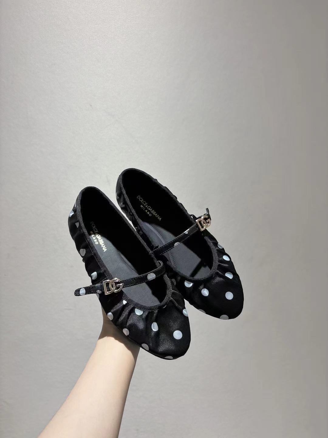 NO:264613,D&G new dance shoes, sheepskin fabric, inner footbed sheepskin, genuine leather inner 35-42 sizes (35 42 sizes customized, no return or exchange), ballet shoes, Dolce & Gabbana, sheepskin19860909D&G新款跳舞鞋 羊皮面料 内里垫脚羊皮 真皮内里 35-42码数 (35 42 码数定做不退不换),芭蕾舞鞋,Dolce&Gabbana,sheepskin,Women's Shoes