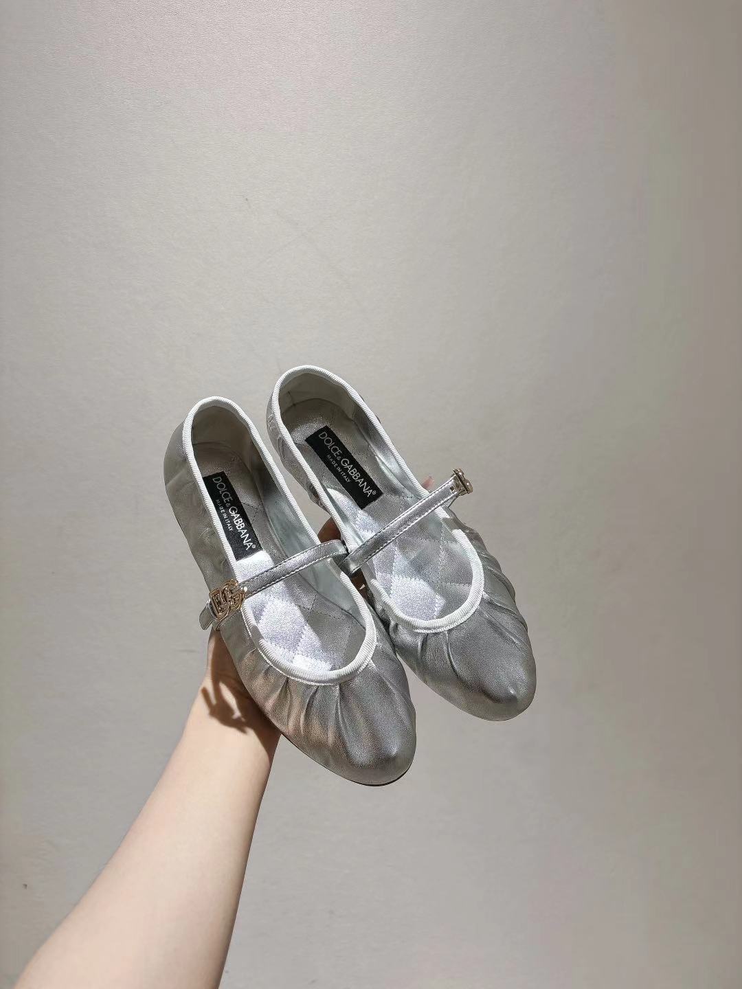 NO:264617,D&G new dance shoes, sheepskin fabric, inner footbed sheepskin, genuine leather inner 35-42 sizes (35 42 sizes customized, no return or exchange), ballet shoes, Dolce & Gabbana, sheepskin19860909D&G新款跳舞鞋 羊皮面料 内里垫脚羊皮 真皮内里 35-42码数 (35 42 码数定做不退不换),芭蕾舞鞋,Dolce&Gabbana,sheepskin,Women's Shoes