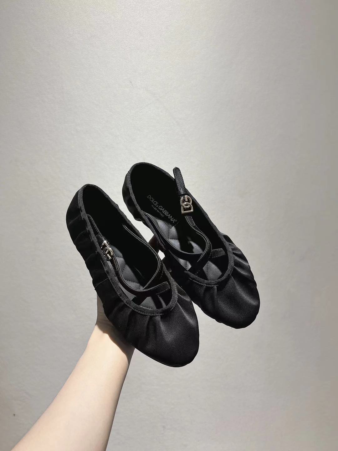 NO:264619,D&G new dance shoes, silk fabric, inner footbed sheepskin, genuine leather inner 35-42 sizes (35 42 sizes customized, non-return or exchange), ballet shoes, Dolce & Gabbana, sheepskin, real silk19860909D&G新款跳舞鞋 真丝面料 内里垫脚羊皮 真皮内里 35-42码数 (35 42 码数定做不退不换),芭蕾舞鞋,Dolce&Gabbana,sheepskin,real silk,Women's Shoes