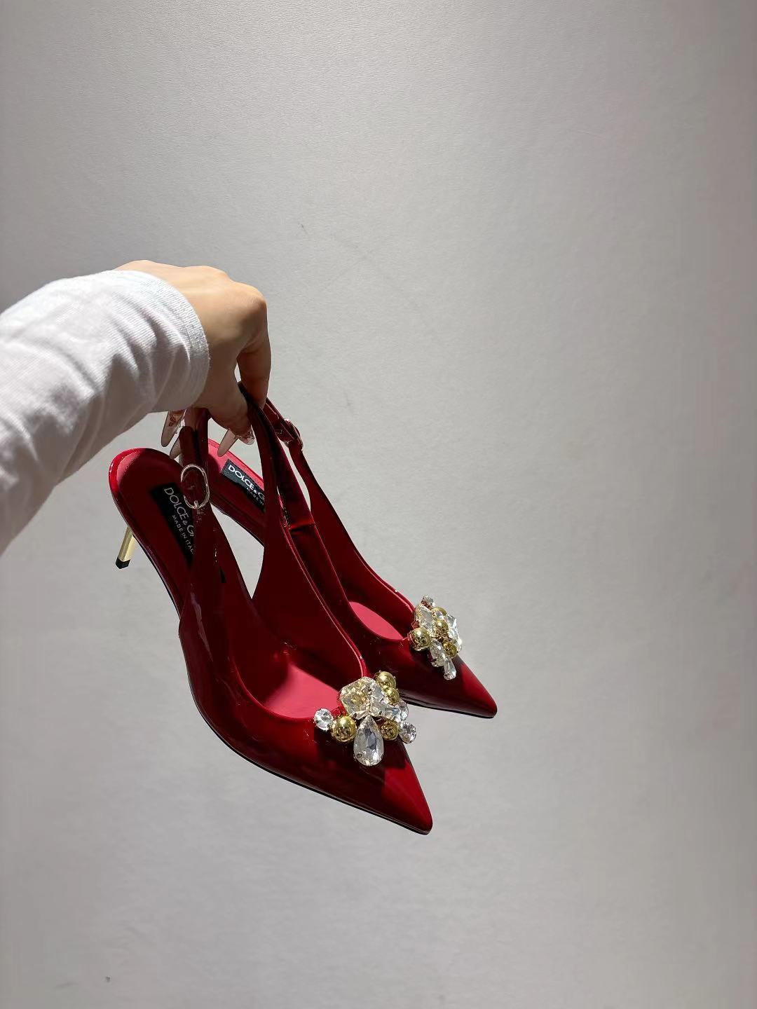 NO:721955,New style 34-42 size genuine leather outsole, pointed toe patent leather fabric shoes, sheepskin lining, heel height 6.510cm (34-42 size customization is non-returnable and non-exchangeable), sandals, sandals, sheepskin, Leather soles19860909新新款 34-42码数真皮大底,尖头漆皮面料单鞋 羊皮内里垫脚 跟高6.510cm (34 42码数定制不退不换),凉鞋,sandals,sheepskin,Leather soles,Women's Shoes