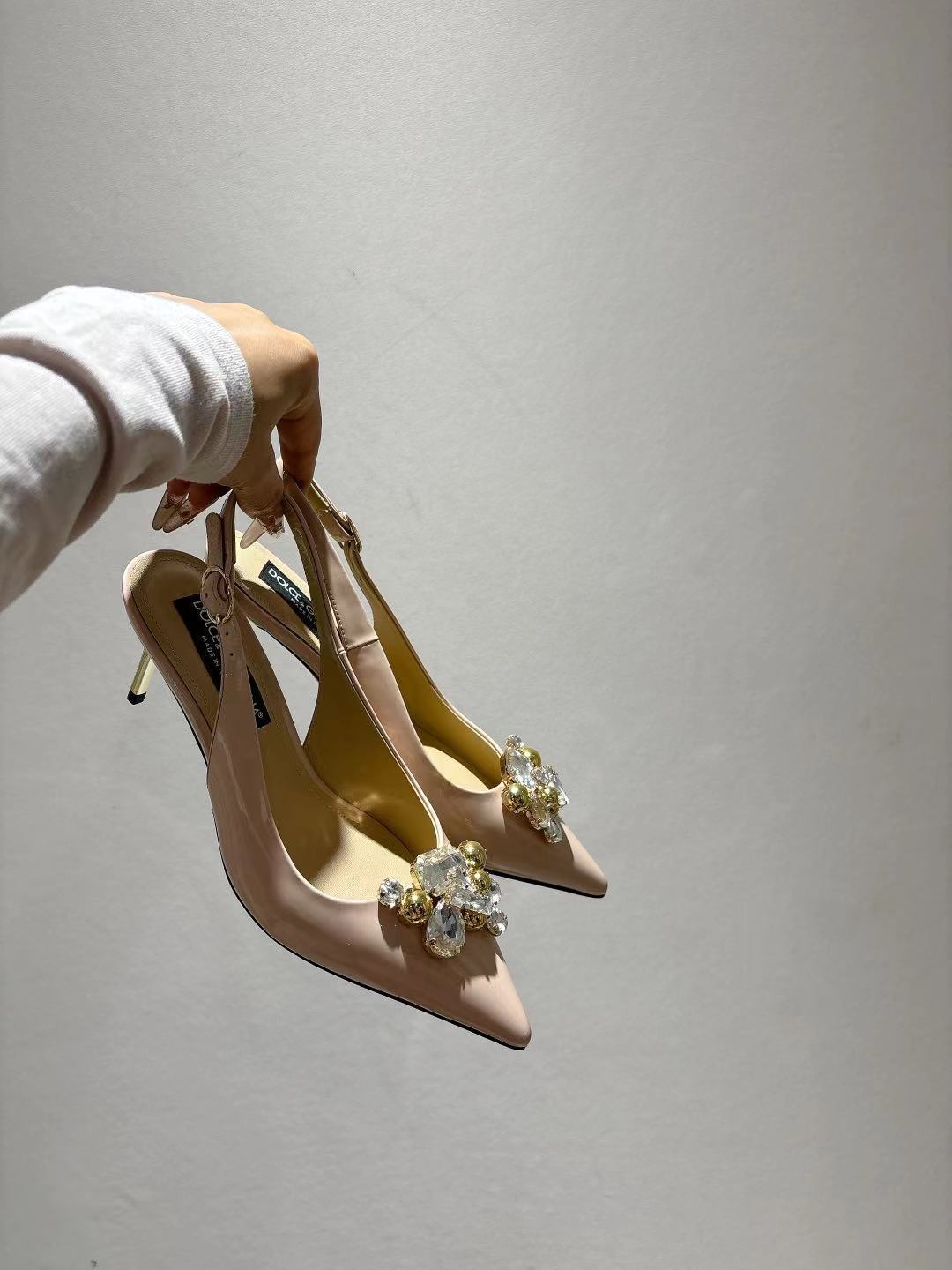 NO:721959,New style 34-42 size leather outsole, pointed toe patent leather fabric shoes, sheepskin lining, heel height 6.510cm (34-42 size customization is non-returnable and non-exchangeable), sandals, sandals, sheepskin, Leather soles19860909新款 34-42码数真皮大底,尖头漆皮面料单鞋 羊皮内里垫脚 跟高6.510cm (34 42码数定制不退不换),凉鞋,sandals,sheepskin,Leather soles,Women's Shoes