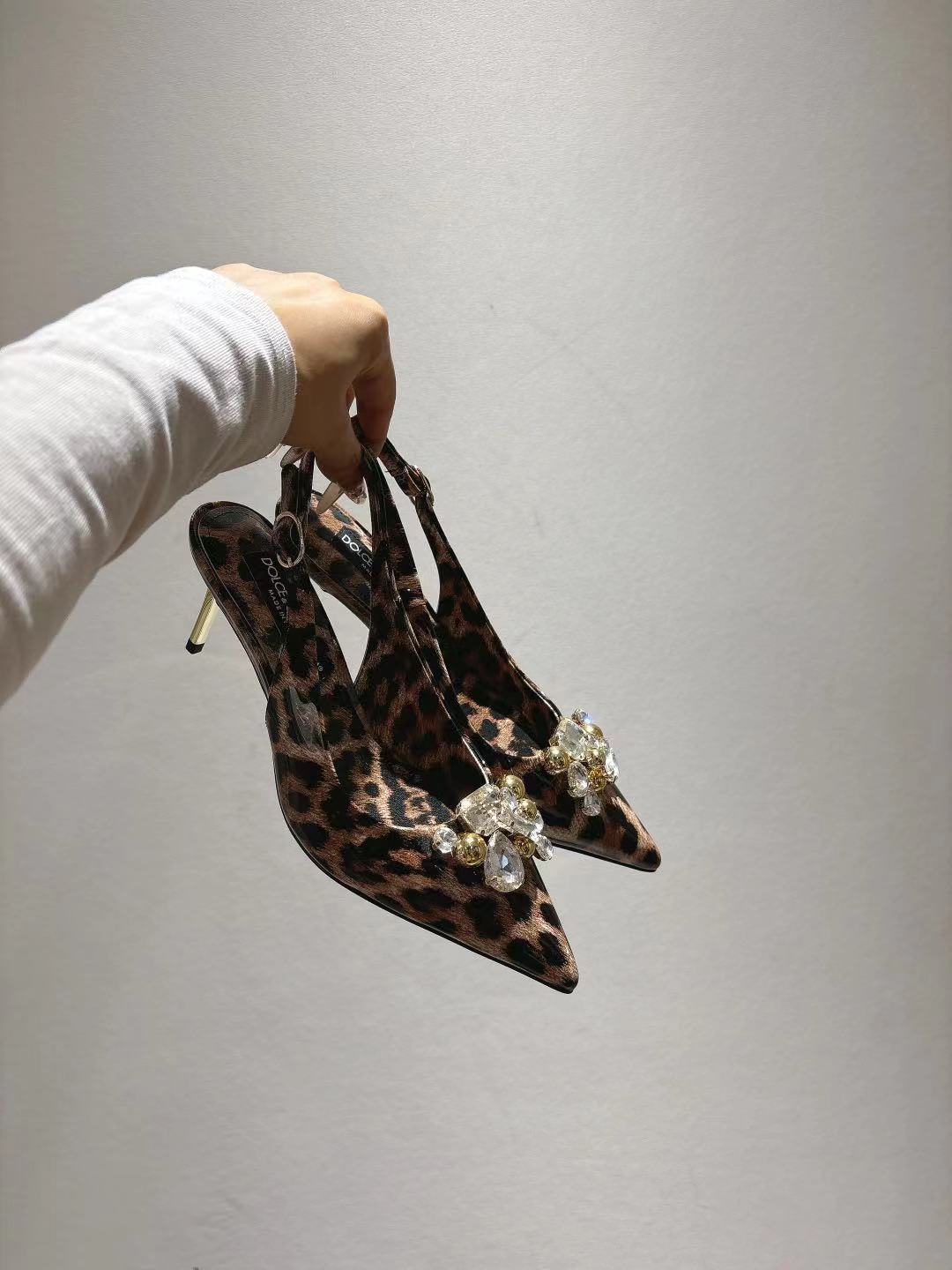 NO:721963,New style 34-42 size genuine leather outsole, pointed toe patent leather fabric shoes, sheepskin lining, heel height 6.510cm (34-42 size customization is non-returnable and non-exchangeable), sandals, sandals, sheepskin, Leather soles19860909新新款 34-42码数真皮大底,尖头漆皮面料单鞋 羊皮内里垫脚 跟高6.510cm (34 42码数定制不退不换),凉鞋,sandals,sheepskin,Leather soles,Women's Shoes