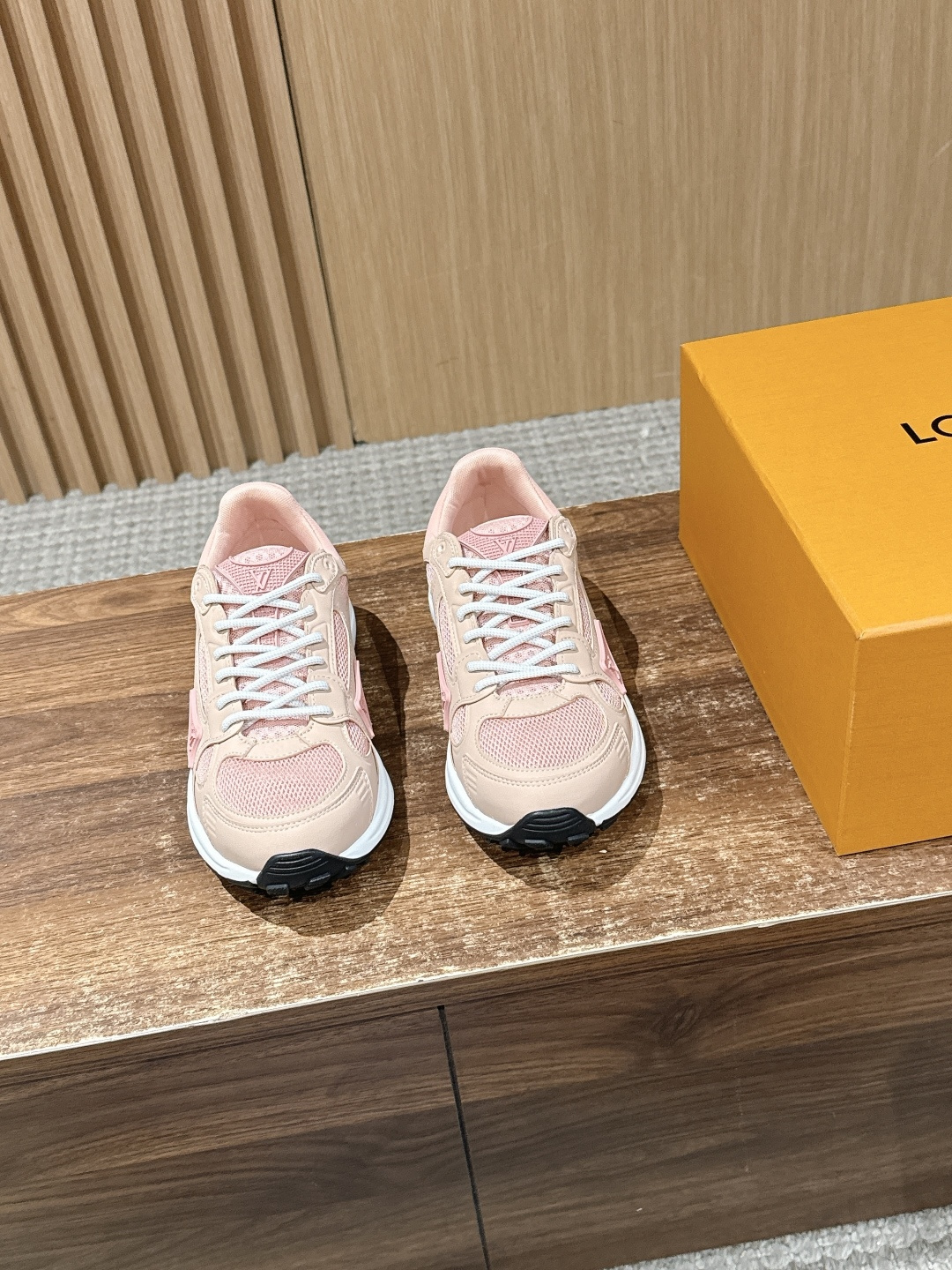 NO:723720,#女码 LouisVuitton#Louis Vuitton's new casual sneakers for couples, LV also has its own Silver Horn King. Simple design reinterprets classic running shoes, full of technology and sportiness, fashionable, light and comfortable. Size35-45M, casual shoes/sneakers, louis vuitton, louis vuitton, louis vuitton, alexander wang, sneakers19860909#限女码 Louis Vuitton#路易威登新品情侣款休闲运动鞋 LV也有自己的银角大王了 简约设计重绎经典跑鞋 科技感运动感满满 时尚轻盈又舒适 Size35-45M,休闲鞋/运动鞋,louis vuitton,louis vuitton,louis vuitton,alexander wang,sneakers,Women's Shoes