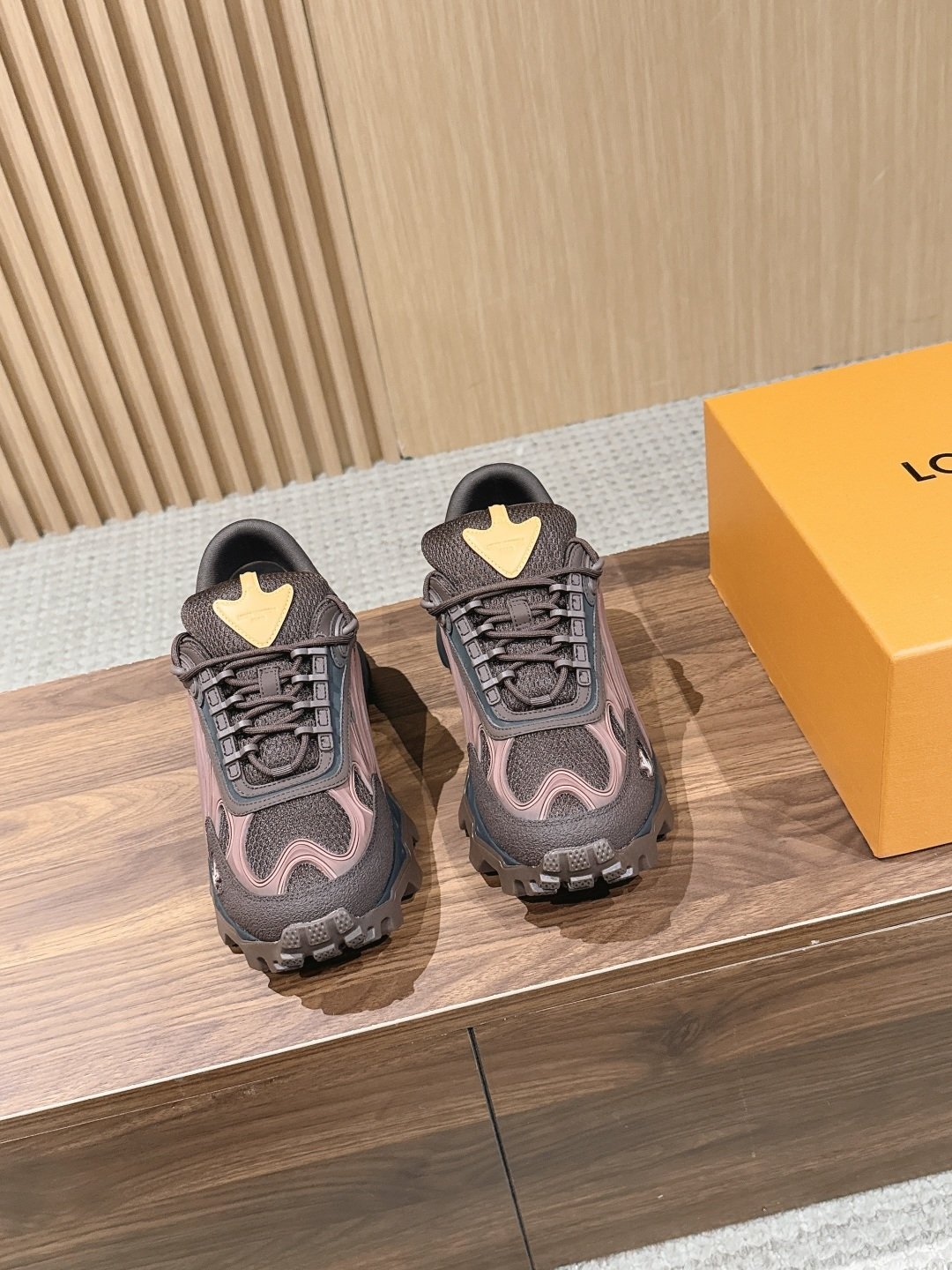 NO:758492,The 2026 new men's sneakers co-branded by LV Pharrell Williams are made of black mesh + rubber. They are lightweight and wear-resistant. The thick-soled design is super supportive and is suitable for daily wear or sports!  The upper texture + metal shoelace buckle is full of details and highly recognizable. With the creative blessing of Fei Dong, it has both fashion and function. It is a must-have for fashionistas!  Size 39-46 (46 customized items are non-refundable), casual shoes/sports shoes, louis vuitton, sneakers19860909LV Pharrell Williams 菲董联名的2026新款男士运动鞋 黑色网布+橡胶材质,轻便又耐磨,厚底设计超有支撑力,日常穿搭或运动都OK！鞋面纹理+金属鞋带扣,细节满分,辨识度超高.菲董的创意加持,时尚与功能兼备,潮人必入！ Size 39-46（46定制不退换）,休闲鞋/运动鞋,louis vuitton,sneakers,Women's Shoes