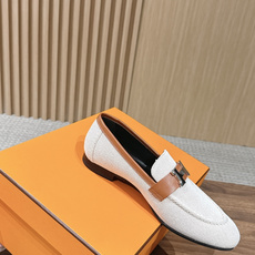 HERMES 爱马仕春夏新款 极简设计显瘦H扣乐福鞋 像一座极简主义的建筑杰作——每一根线条都有存在的理由,没有多余的装 HERMES 爱马仕春夏新款 极简设计显瘦H扣乐福鞋 像一座极简主义的建筑杰作——每一根线条都有存在的理由,没有多余的装