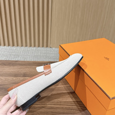 HERMES 爱马仕春夏新款 极简设计显瘦H扣乐福鞋 像一座极简主义的建筑杰作——每一根线条都有存在的理由,没有多余的装 HERMES 爱马仕春夏新款 极简设计显瘦H扣乐福鞋 像一座极简主义的建筑杰作——每一根线条都有存在的理由,没有多余的装
