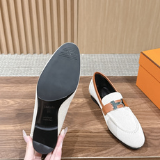 HERMES 爱马仕春夏新款 极简设计显瘦H扣乐福鞋 像一座极简主义的建筑杰作——每一根线条都有存在的理由,没有多余的装 HERMES 爱马仕春夏新款 极简设计显瘦H扣乐福鞋 像一座极简主义的建筑杰作——每一根线条都有存在的理由,没有多余的装