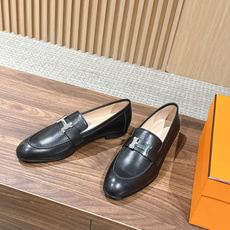HERMES 爱马仕春夏新款 极简设计显瘦H扣乐福鞋 像一座极简主义的建筑杰作——每一根线条都有存在的理由,没有多余的装 HERMES 爱马仕春夏新款 极简设计显瘦H扣乐福鞋 像一座极简主义的建筑杰作——每一根线条都有存在的理由,没有多余的装