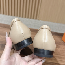 HERMES 爱马仕春夏新款 极简设计显瘦H扣乐福鞋 像一座极简主义的建筑杰作——每一根线条都有存在的理由,没有多余的装 HERMES 爱马仕春夏新款 极简设计显瘦H扣乐福鞋 像一座极简主义的建筑杰作——每一根线条都有存在的理由,没有多余的装
