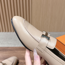 HERMES 爱马仕春夏新款 极简设计显瘦H扣乐福鞋 像一座极简主义的建筑杰作——每一根线条都有存在的理由,没有多余的装 HERMES 爱马仕春夏新款 极简设计显瘦H扣乐福鞋 像一座极简主义的建筑杰作——每一根线条都有存在的理由,没有多余的装