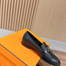 HERMES 爱马仕春夏新款 极简设计显瘦H扣乐福鞋 像一座极简主义的建筑杰作——每一根线条都有存在的理由,没有多余的装 HERMES 爱马仕春夏新款 极简设计显瘦H扣乐福鞋 像一座极简主义的建筑杰作——每一根线条都有存在的理由,没有多余的装
