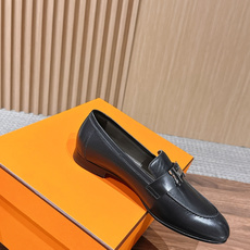 HERMES 爱马仕春夏新款 极简设计显瘦H扣乐福鞋 像一座极简主义的建筑杰作——每一根线条都有存在的理由,没有多余的装 HERMES 爱马仕春夏新款 极简设计显瘦H扣乐福鞋 像一座极简主义的建筑杰作——每一根线条都有存在的理由,没有多余的装