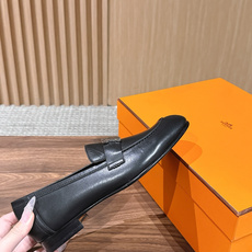HERMES 爱马仕春夏新款 极简设计显瘦H扣乐福鞋 像一座极简主义的建筑杰作——每一根线条都有存在的理由,没有多余的装 HERMES 爱马仕春夏新款 极简设计显瘦H扣乐福鞋 像一座极简主义的建筑杰作——每一根线条都有存在的理由,没有多余的装