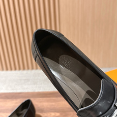HERMES 爱马仕春夏新款 极简设计显瘦H扣乐福鞋 像一座极简主义的建筑杰作——每一根线条都有存在的理由,没有多余的装 HERMES 爱马仕春夏新款 极简设计显瘦H扣乐福鞋 像一座极简主义的建筑杰作——每一根线条都有存在的理由,没有多余的装