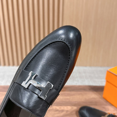 HERMES 爱马仕春夏新款 极简设计显瘦H扣乐福鞋 像一座极简主义的建筑杰作——每一根线条都有存在的理由,没有多余的装 HERMES 爱马仕春夏新款 极简设计显瘦H扣乐福鞋 像一座极简主义的建筑杰作——每一根线条都有存在的理由,没有多余的装