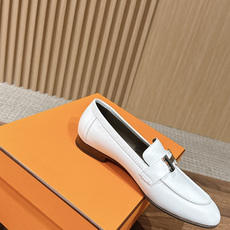 HERMES 爱马仕春夏新款 极简设计显瘦H扣乐福鞋 像一座极简主义的建筑杰作——每一根线条都有存在的理由,没有多余的装 HERMES 爱马仕春夏新款 极简设计显瘦H扣乐福鞋 像一座极简主义的建筑杰作——每一根线条都有存在的理由,没有多余的装