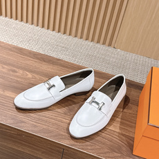 HERMES 爱马仕春夏新款 极简设计显瘦H扣乐福鞋 像一座极简主义的建筑杰作——每一根线条都有存在的理由,没有多余的装 HERMES 爱马仕春夏新款 极简设计显瘦H扣乐福鞋 像一座极简主义的建筑杰作——每一根线条都有存在的理由,没有多余的装