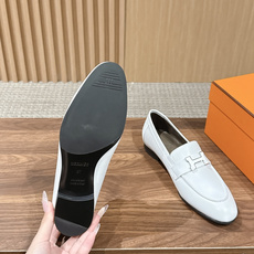 HERMES 爱马仕春夏新款 极简设计显瘦H扣乐福鞋 像一座极简主义的建筑杰作——每一根线条都有存在的理由,没有多余的装 HERMES 爱马仕春夏新款 极简设计显瘦H扣乐福鞋 像一座极简主义的建筑杰作——每一根线条都有存在的理由,没有多余的装