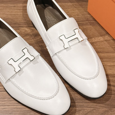HERMES 爱马仕春夏新款 极简设计显瘦H扣乐福鞋 像一座极简主义的建筑杰作——每一根线条都有存在的理由,没有多余的装 HERMES 爱马仕春夏新款 极简设计显瘦H扣乐福鞋 像一座极简主义的建筑杰作——每一根线条都有存在的理由,没有多余的装