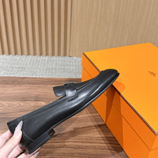HERMES 爱马仕春夏新款 极简设计显瘦H扣乐福鞋 像一座极简主义的建筑杰作——每一根线条都有存在的理由,没有多余的装 HERMES 爱马仕春夏新款 极简设计显瘦H扣乐福鞋 像一座极简主义的建筑杰作——每一根线条都有存在的理由,没有多余的装