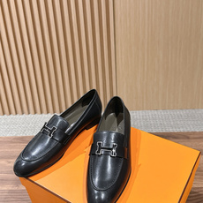 HERMES 爱马仕春夏新款 极简设计显瘦H扣乐福鞋 像一座极简主义的建筑杰作——每一根线条都有存在的理由,没有多余的装 HERMES 爱马仕春夏新款 极简设计显瘦H扣乐福鞋 像一座极简主义的建筑杰作——每一根线条都有存在的理由,没有多余的装