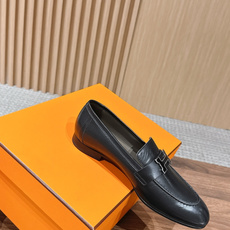 HERMES 爱马仕春夏新款 极简设计显瘦H扣乐福鞋 像一座极简主义的建筑杰作——每一根线条都有存在的理由,没有多余的装 HERMES 爱马仕春夏新款 极简设计显瘦H扣乐福鞋 像一座极简主义的建筑杰作——每一根线条都有存在的理由,没有多余的装