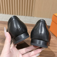 HERMES 爱马仕春夏新款 极简设计显瘦H扣乐福鞋 像一座极简主义的建筑杰作——每一根线条都有存在的理由,没有多余的装 HERMES 爱马仕春夏新款 极简设计显瘦H扣乐福鞋 像一座极简主义的建筑杰作——每一根线条都有存在的理由,没有多余的装