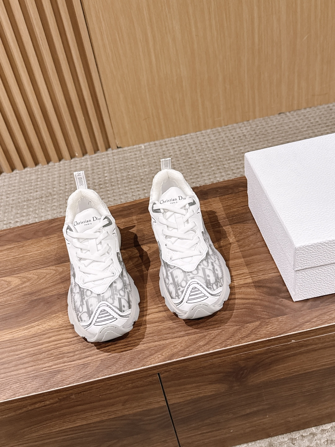 NO:780250,Dior Chrono Dior's new casual sports shoes, running shoes and dad shoes are really cool and futuristic! So cool!  Once again interpreting Dior's concept of cool fashion, the lucky star will bless you with good luck. The new EVA sole is super light and super soft! A perfect replica of the original!  Size female 35-41 (40.41 customized, non-refundable), dad shoes, dior, dior, sneakers19860909Dior Chrono 迪奥新款休闲运动鞋跑鞋老爹鞋 真的酷毙了,未来感十足! 真的好飒！再次演绎了迪奥酷时尚的理念,幸运星为你加持好运,全新的EVA鞋底超轻超软!原版完美复刻！ Size女35-41（40.41定制不退换）,老爹鞋,dior,dior,sneakers,Women's Shoes