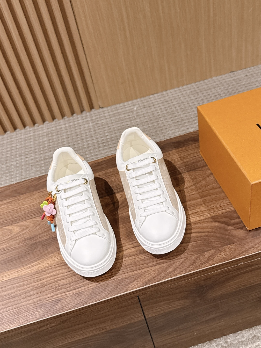 NO:787210,Louis Vuitton# Lujia's new pattern printed classic thick-soled sneakers have a new layout. This Time Out sneaker is soft cow leather embossed with a mini Monogram pattern, renewing the classic design of L and v. 3D logo embellishment, thickened convex outsole, and inscribed eyelets add exquisite details. Size35-39 (40/41 custom-made), casual shoes/sneakers, louis vuitton, louis vuitton, louis  vuitton,sneakers,cowhide19860909Louis Vuitton# 驴家新款花纹打印经典厚底运动鞋新版面 本款Time Out 运动鞋为柔软牛皮革压印迷你 Monogram图案,焕新L,v 的经典设计.3D标识点缀,加厚凸纹外底,铭纹孔眼再添精致细节 Size35-39（40/41定做）,休闲鞋/运动鞋,louis vuitton,louis vuitton,louis vuitton,sneakers,cowhide,Women's Shoes