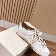 Golden Goose#脏脏鞋那可是无人不知、无人不晓的时尚单品,简直就是各路明星、网红、大咖们的最爱!毫不夸张地说, Golden Goose#脏脏鞋那可是无人不知、无人不晓的时尚单品,简直就是各路明星、网红、大咖们的最爱!毫不夸张地说,