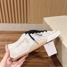 Golden Goose#脏脏鞋那可是无人不知、无人不晓的时尚单品,简直就是各路明星、网红、大咖们的最爱!毫不夸张地说, Golden Goose#脏脏鞋那可是无人不知、无人不晓的时尚单品,简直就是各路明星、网红、大咖们的最爱!毫不夸张地说,