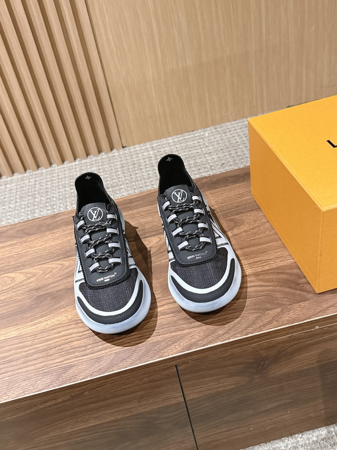 NO:816431,Louis Vuitton Louis Vuitton L Home Donkey brand's latest Sprint series thick sole mesh breathable casual sports shoes running shoes SPRINT sports shoes, this sports shoe is made with a variety of functions to provide the best support for the foot, is extremely comfortable to wear, and shows a casual and elegant fashion style. The translucent elastic sole makes the design more perfect. The fabric is made of original custom technology mesh material. The inner lining is original imported breathable mesh lining. The sole is made of exclusive molded non-slip TPU material Bottom thickness 4CM Size: Women's 35-41 (40/41 customization is non-refundable), casual shoes/sports shoes, louis vuitton, louis vuitton, louis vuitton, louis vuitton, sneakers19860909Louis Vuitton 路易威登L家 驴牌最新Sprint系列厚底 网面 透气 休闲 运动鞋 跑鞋 SPRINT运动鞋,这款运动鞋结合多种功能性制造,为足部提供最佳的支撑,穿著格外舒服,并展现随性优雅的时尚格调,半透明的弹性鞋底,让设计更臻完美 面料原版定制科技网面材质 内里原版进口透气网里 鞋底独家开模防滑TPU材质 底厚4CM Size:女款35-41（40/41定制不退换）,休闲鞋/运动鞋,louis vuitton,louis vuitton,louis vuitton,louis vuitton,sneakers,Women's Shoes