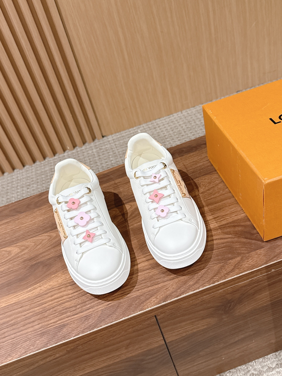 NO:876969,Purchasing agent Louis Vuitton# Lujia's new pattern printed classic thick-soled sneakers new layout. This Time Out sneaker is soft cow leather embossed with mini Monogram pattern, renewing the classic design of L and v. 3D logo embellishment, thickened convex outsole, inscribed eyelets add exquisite details Size35-39 (40/41 custom-made), casual shoes/sports shoes, louis vuitton, louis vuitton, louis  vuitton,sneakers,cowhide19860909代购级 Louis Vuitton# 驴家新款花纹打印经典厚底运动鞋新版面 本款Time Out 运动鞋为柔软牛皮革压印迷你 Monogram图案,焕新L,v 的经典设计.3D标识点缀,加厚凸纹外底,铭纹孔眼再添精致细节 Size35-39（40/41定做）,休闲鞋/运动鞋,louis vuitton,louis vuitton,louis vuitton,sneakers,cowhide,Women's Shoes