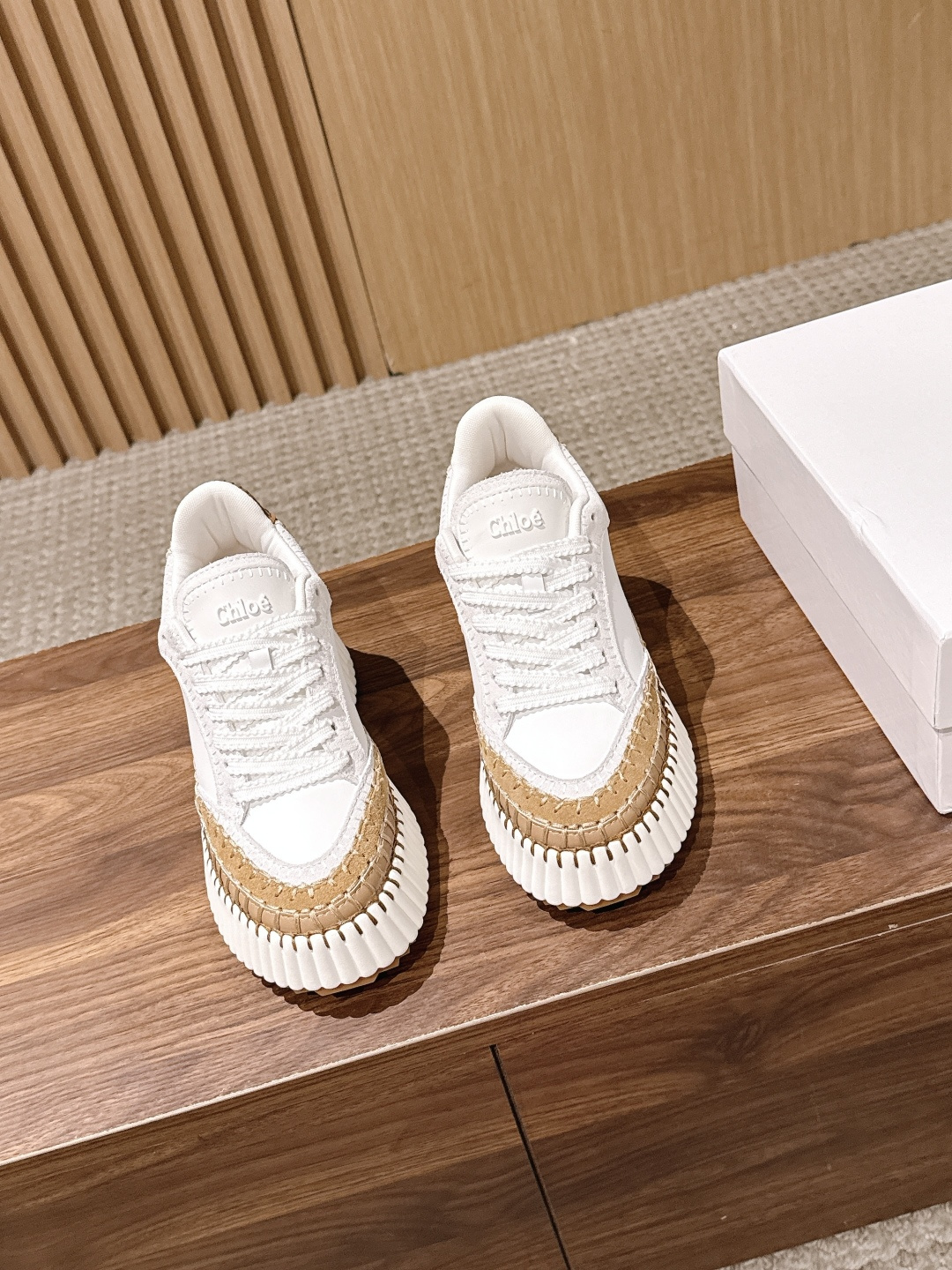 NO:902321,CHLOE # 凯伊 new sneakers, white shoes, the same style as Joey Yung and Sun Yi Song Qian. The raw materials are made of renewable materials. They are all hand-sewn with Mark thread. They are all handmade to the naked eye. Environmental protection and fashion are combined to outline the fresh breath of spring with a sense of rhythm. They are light and versatile and can be worn in all seasons. Rubber foam bottom private mold outsole Size 35-40 (custom-made for 40, non-returnable), casual shoes/sports shoes, chloe, loewe, sneakers19860909CHLOE #蔻依新款运动鞋小白鞋、容祖儿和孙怡宋茜明星同款、原材料是可再生物料制作、全手工缝马克线、肉眼可见皆是手工制造、环保与时尚集一起用韵律感勾勒春天清新的气息、轻盈百搭四季可穿 橡胶发泡底私模大底 Size35-40（40定做不退换）,休闲鞋/运动鞋,chloe,loewe,sneakers,Women's Shoes