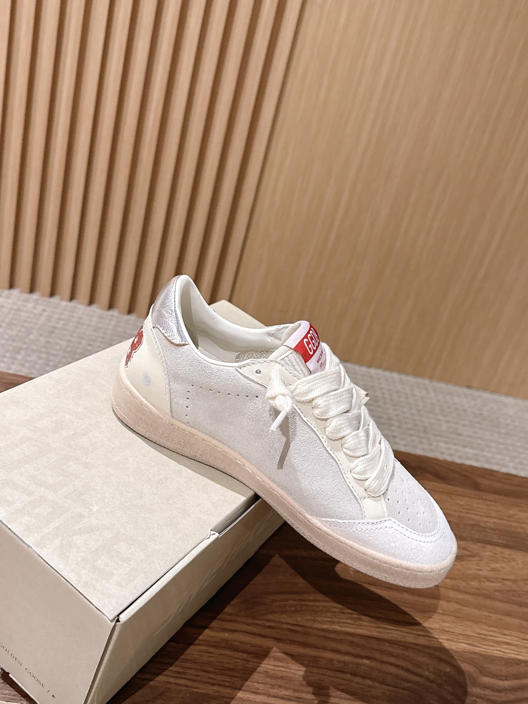 #情侣码 GOLDEN GOOSE#早秋新款星星做旧星星板鞋 自带复古松弛街头氛围感,经典星星标识辨识度拉满,做旧质感随 #情侣码 GOLDEN GOOSE#早秋新款星星做旧星星板鞋 自带复古松弛街头氛围感,经典星星标识辨识度拉满,做旧质感随