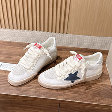 #情侣码 GOLDEN GOOSE#早秋新款星星做旧星星板鞋 自带复古松弛街头氛围感,经典星星标识辨识度拉满,做旧质感随 #情侣码 GOLDEN GOOSE#早秋新款星星做旧星星板鞋 自带复古松弛街头氛围感,经典星星标识辨识度拉满,做旧质感随