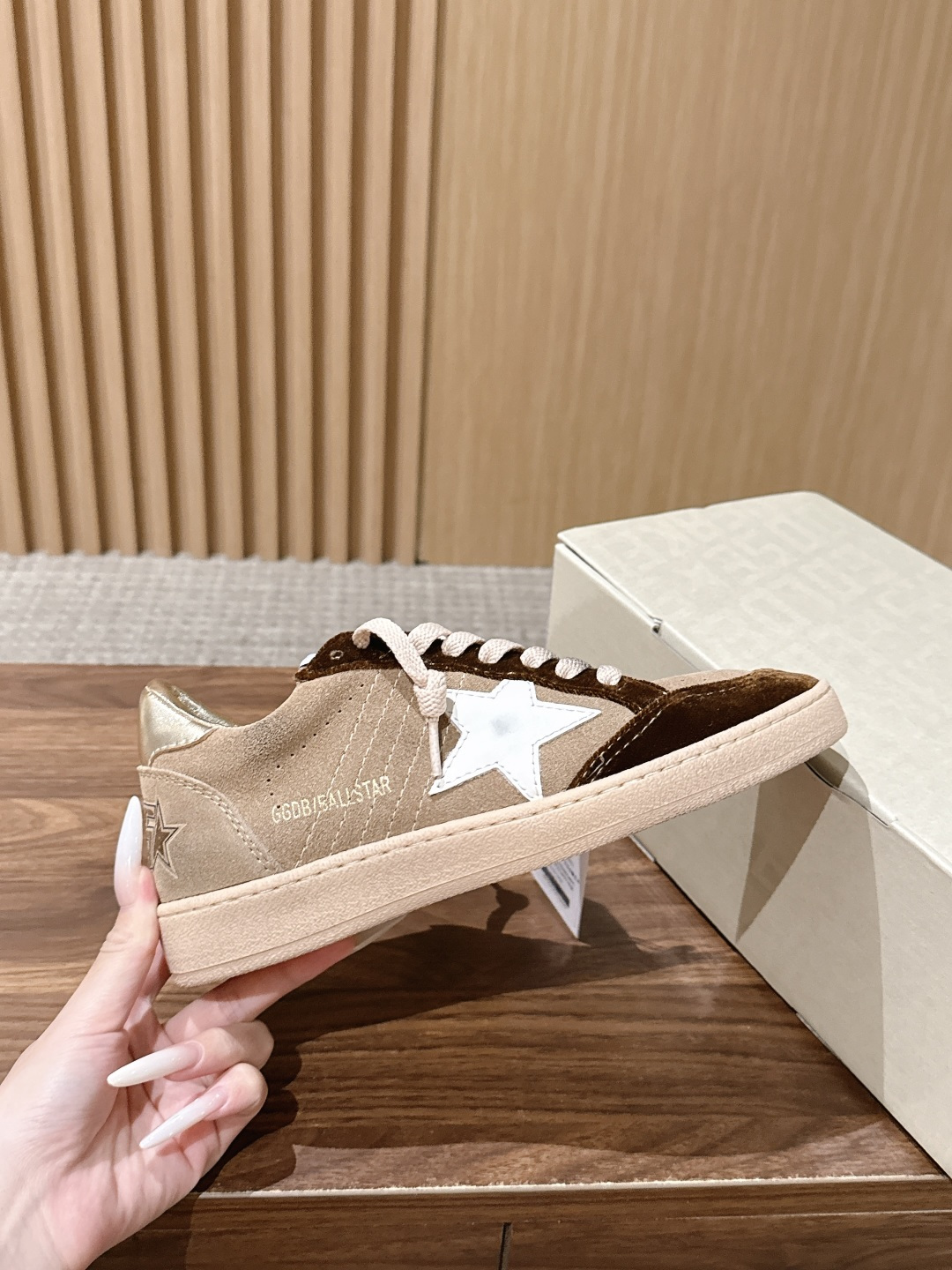 #限女码 GOLDEN GOOSE#早秋新款星星做旧星星板鞋 自带复古松弛街头氛围感,经典星星标识辨识度拉满,做旧质感随 #限女码 GOLDEN GOOSE#早秋新款星星做旧星星板鞋 自带复古松弛街头氛围感,经典星星标识辨识度拉满,做旧质感随