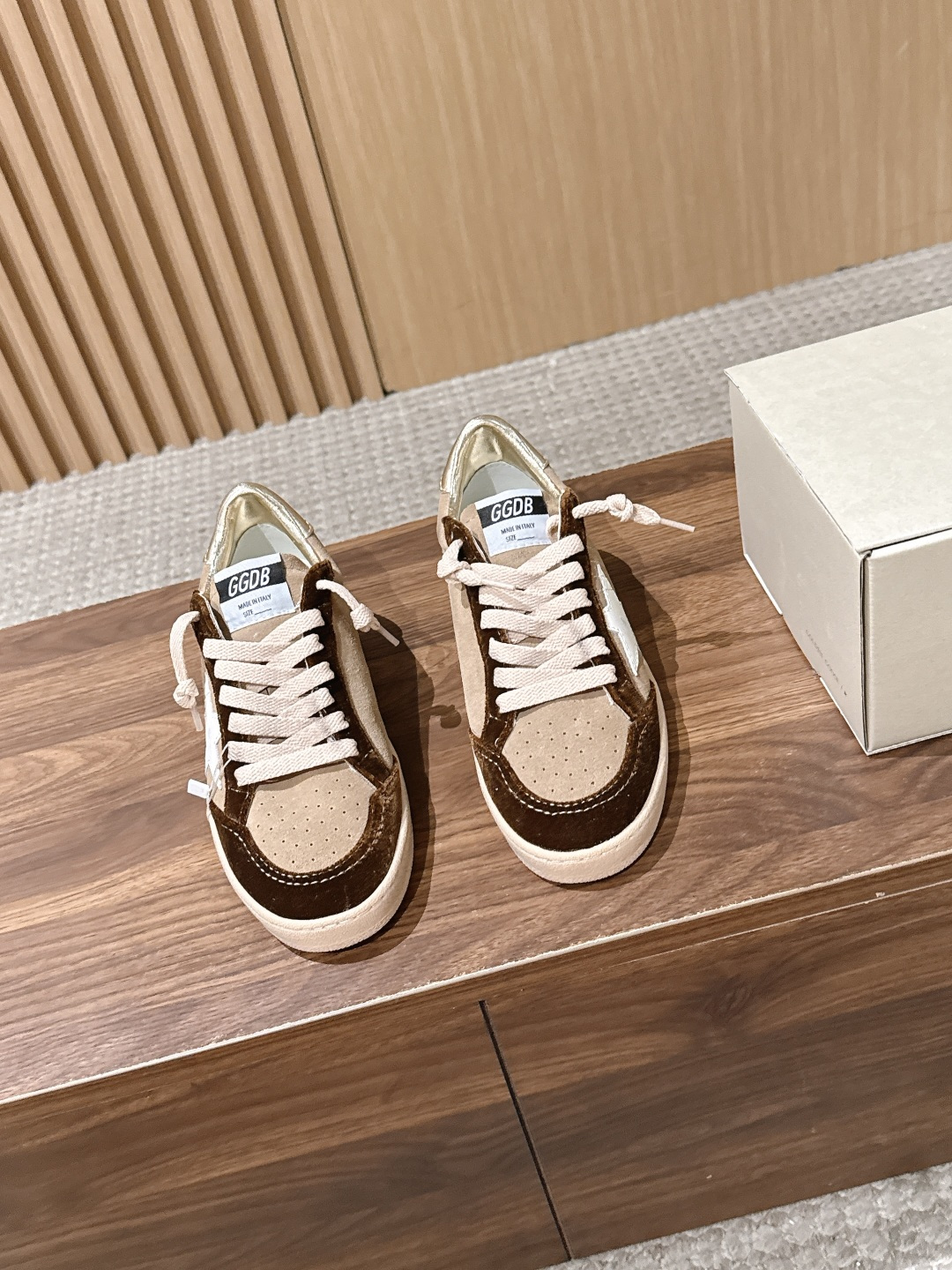 #限女码 GOLDEN GOOSE#早秋新款星星做旧星星板鞋 自带复古松弛街头氛围感,经典星星标识辨识度拉满,做旧质感随 #限女码 GOLDEN GOOSE#早秋新款星星做旧星星板鞋 自带复古松弛街头氛围感,经典星星标识辨识度拉满,做旧质感随