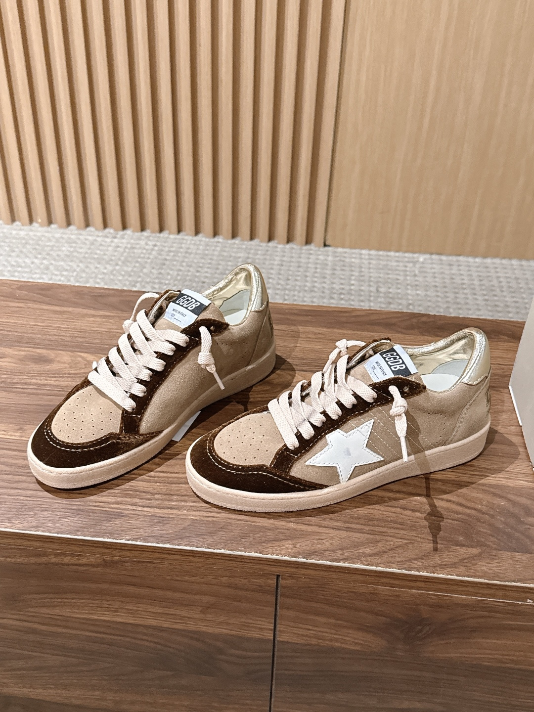 #限女码 GOLDEN GOOSE#早秋新款星星做旧星星板鞋 自带复古松弛街头氛围感,经典星星标识辨识度拉满,做旧质感随 #限女码 GOLDEN GOOSE#早秋新款星星做旧星星板鞋 自带复古松弛街头氛围感,经典星星标识辨识度拉满,做旧质感随