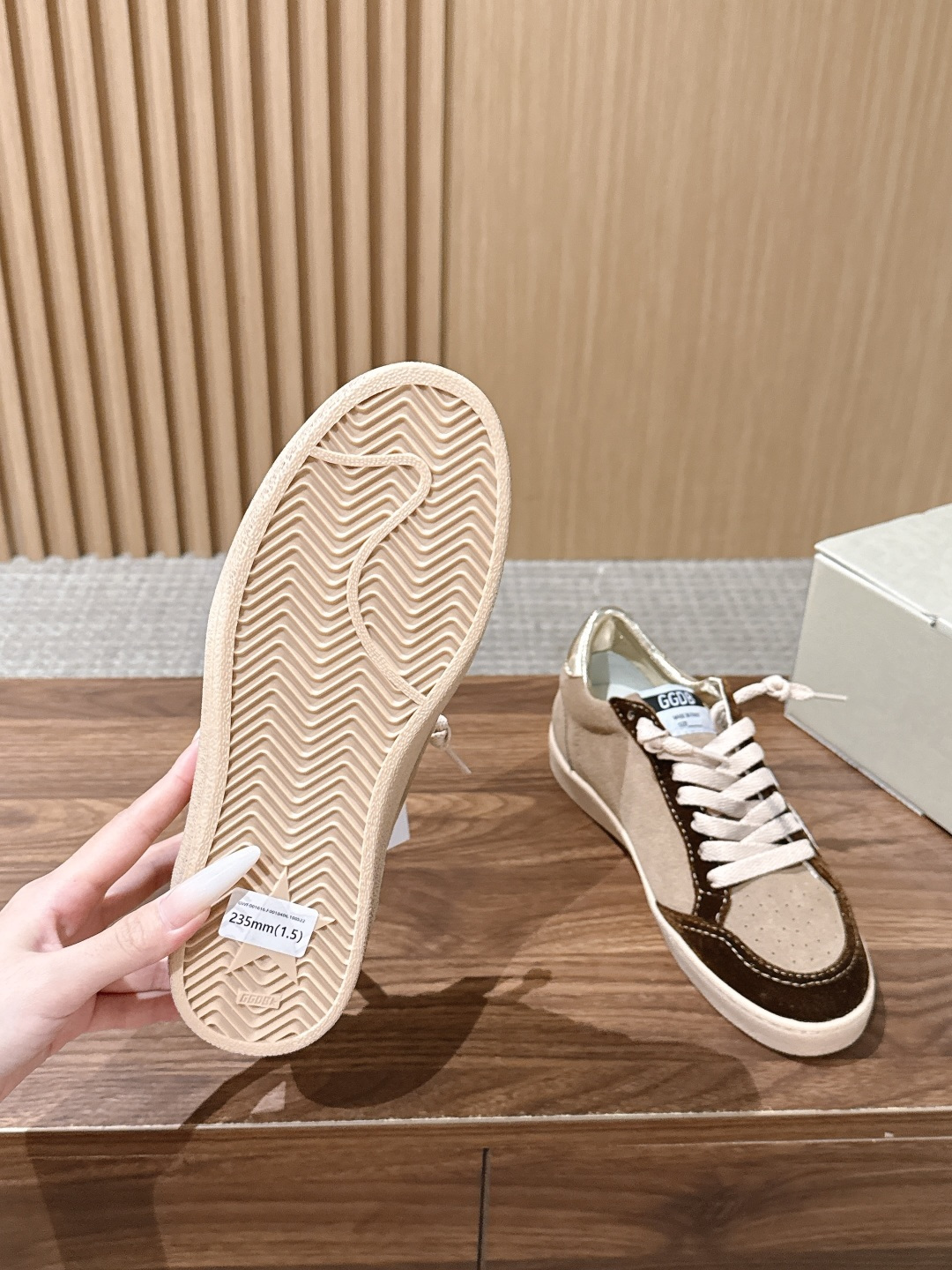 #限女码 GOLDEN GOOSE#早秋新款星星做旧星星板鞋 自带复古松弛街头氛围感,经典星星标识辨识度拉满,做旧质感随 #限女码 GOLDEN GOOSE#早秋新款星星做旧星星板鞋 自带复古松弛街头氛围感,经典星星标识辨识度拉满,做旧质感随
